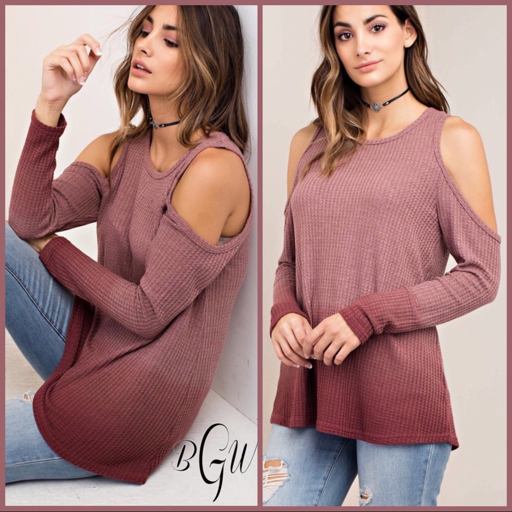 🆕5⭐️Dip Dye Cold Shoulder Top - Picture 2 of 6